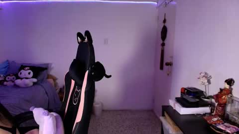 Asami  online show from December 1, 2025, 6:18 am