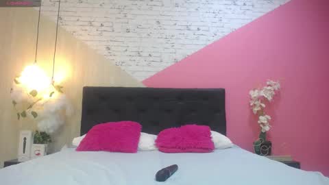 Snapshot of miss_honey1 chatting on September 17, 2025, 11:28 pm miss_honey1 online show from September 17, 2025, 11:28 pm