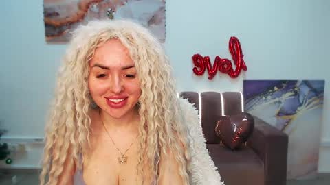 Snapshot of miss_kiten chatting on February 6, 2025, 10:00 pm miss_kiten online show from February 6, 2025, 10:00 pm