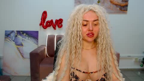 Snapshot of miss_kiten chatting on February 9, 2025, 2:38 am miss_kiten online show from February 9, 2025, 2:38 am