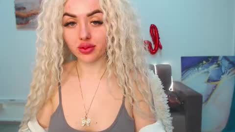 Snapshot of miss_kiten chatting on February 13, 2025, 10:00 pm miss_kiten online show from February 13, 2025, 10:00 pm