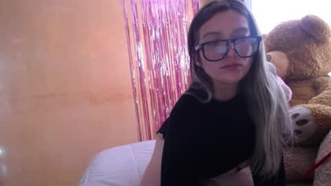 lilieth  online show from December 4, 2024, 7:01 pm