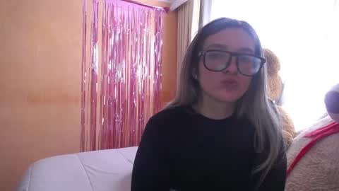 lilieth  online show from December 9, 2024, 9:05 pm