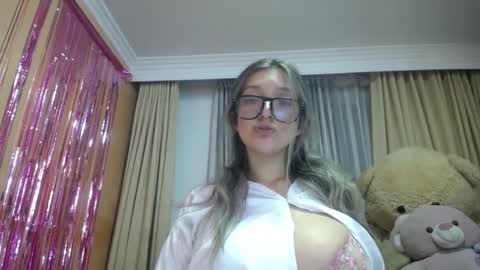 lilieth  online show from December 17, 2024, 7:07 am