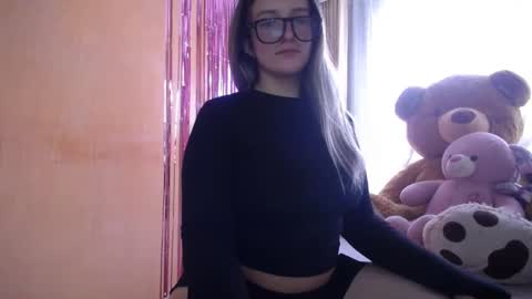 lilieth  online show from February 6, 2025, 3:52 pm