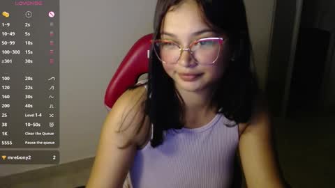 ly independent model online show from October 3, 2025, 7:16 am