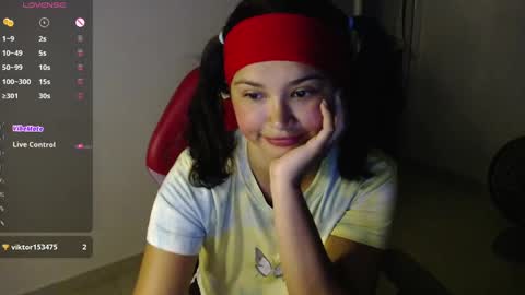 ly independent model online show from October 9, 2025, 5:55 pm