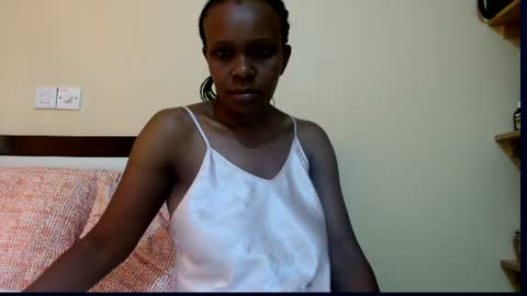 Reina online show from July 18, 2026, 12:42 pm