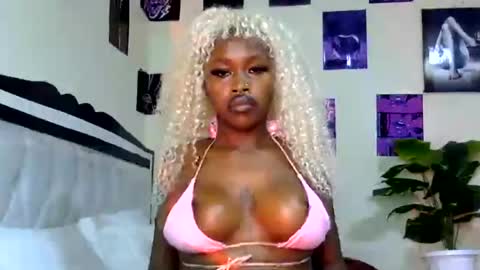 Snapshot of miss_sexyyy chatting on July 27, 2026, 11:01 pm miss_sexyyy online show from July 27, 2026, 11:01 pm