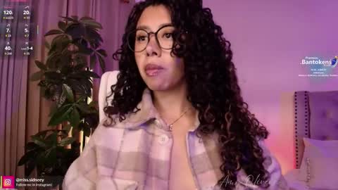 Amy Olivera online show from September 24, 2025, 1:14 pm