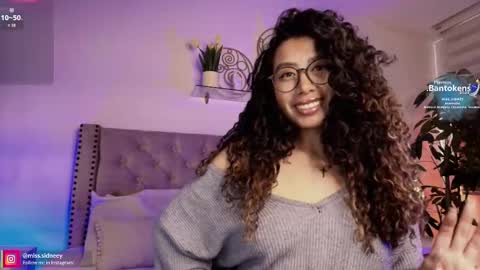 Amy Olivera online show from October 6, 2025, 1:08 pm