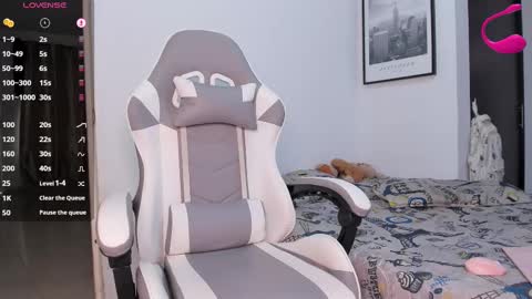 miss_soffi1 online show from February 23, 2025, 2:04 pm