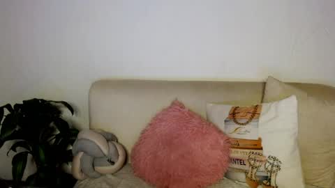 Sophie online show from May 7, 2026, 4:18 am