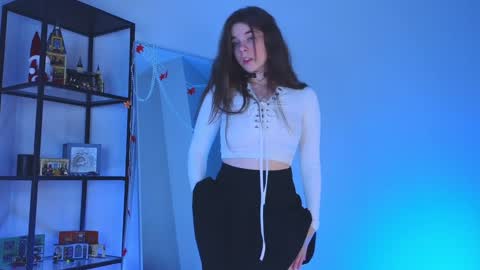 Snapshot of miss_spider chatting on December 28, 2024, 6:17 am Spider girl Help me reach 10 likes online show from December 28, 2024, 6:17 am