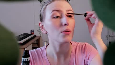 Snapshot of miss_strick chatting on April 7, 2026, 9:10 am Anneli online show from April 7, 2026, 9:10 am