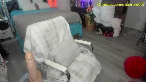 Snapshot of miss_trixie chatting on November 13, 2025, 7:46 pm Trixie007 online show from November 13, 2025, 7:46 pm