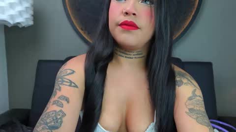 Snapshot of miss_vaiolette chatting on September 24, 2025, 11:02 am Vaiolette online show from September 24, 2025, 11:02 am