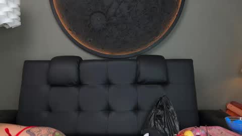 Snapshot of miss_vaiolette chatting on October 2, 2025, 11:06 am Vaiolette online show from October 2, 2025, 11:06 am