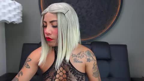 Snapshot of miss_vaiolette chatting on October 4, 2025, 11:08 am Vaiolette online show from October 4, 2025, 11:08 am