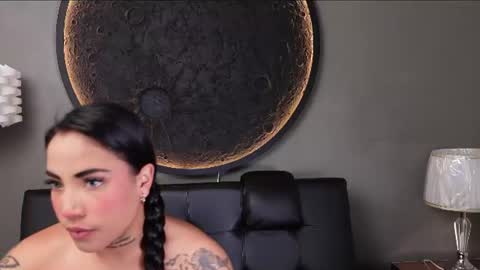 Snapshot of miss_vaiolette chatting on July 1, 2026, 11:01 am Vaiolette online show from July 1, 2026, 11:01 am