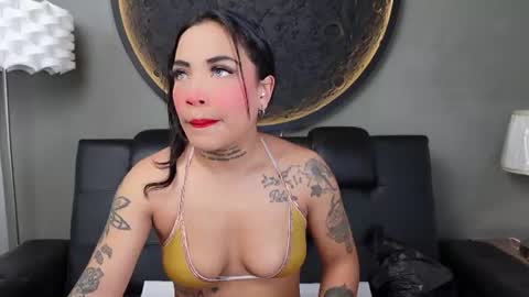 Snapshot of miss_vaiolette chatting on July 17, 2026, 11:06 am Vaiolette online show from July 17, 2026, 11:06 am