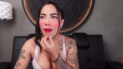 Snapshot of miss_vaiolette chatting on July 28, 2026, 11:05 am Vaiolette online show from July 28, 2026, 11:05 am
