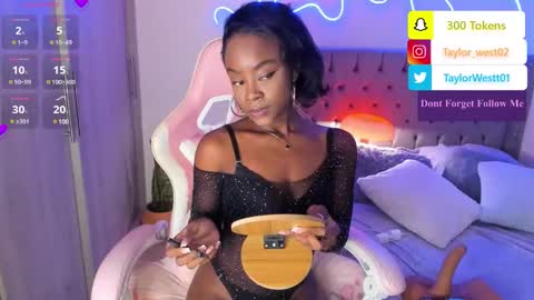Tay Tay Independent Model   online show from February 12, 2025, 8:38 am