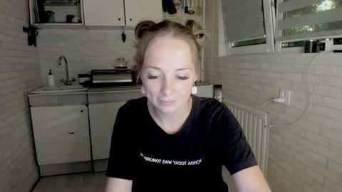 miss_you20 online show from September 10, 2025, 9:59 pm