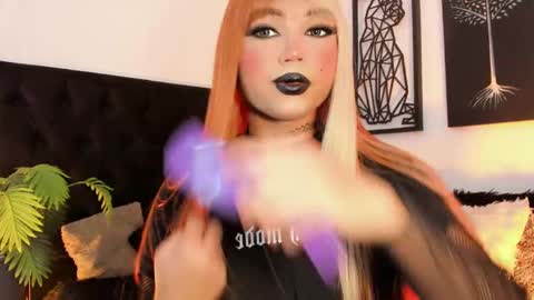 Snapshot of miss_zz chatting on September 16, 2025, 6:20 pm miss_zz online show from September 16, 2025, 6:20 pm