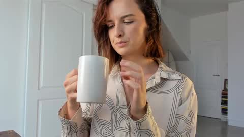 Alexandra Thorn online show from March 19, 2026, 10:41 am