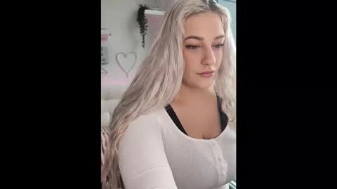 Bella Romano online show from December 22, 2025, 7:44 pm