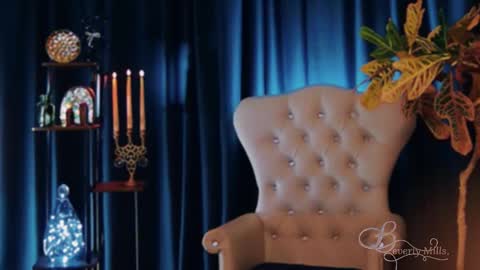 Snapshot of missbeverlymills chatting on May 25, 2026, 10:54 am The divine Beverly online show from May 25, 2026, 10:54 am