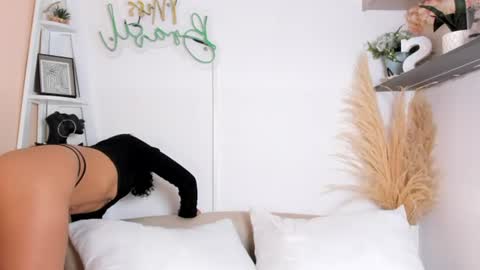 Sara Vanegas online show from June 20, 2026, 12:08 pm