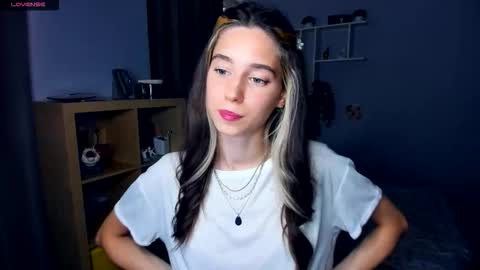 Snapshot of misschaotic_ chatting on September 16, 2025, 7:09 am Shelley online show from September 16, 2025, 7:09 am