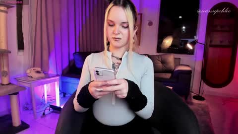 Chloe freelance model Please your thumbs up are important  online show from January 9, 2025, 12:25 am