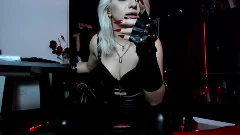 Snapshot of missdarklady chatting on January 22, 2025, 1:31 am Missdarklady online show from January 22, 2025, 1:31 am