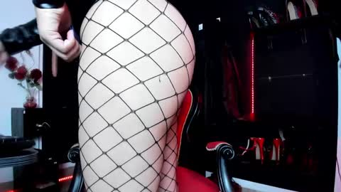 Snapshot of missdarklady chatting on February 14, 2025, 1:34 am Missdarklady online show from February 14, 2025, 1:34 am