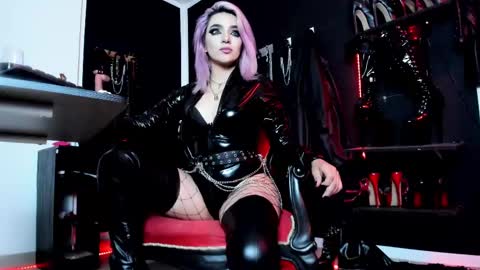 Snapshot of missdarklady chatting on March 4, 2025, 11:54 pm Missdarklady online show from March 4, 2025, 11:54 pm