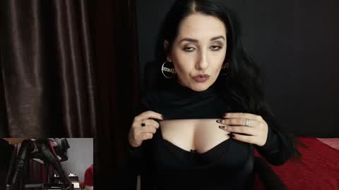 Snapshot of missdyaa chatting on October 1, 2025, 10:38 pm Miss online show from October 1, 2025, 10:38 pm