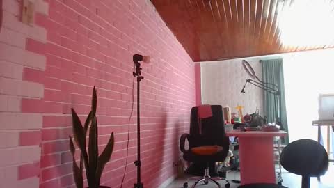 melodie  online show from December 16, 2025, 6:13 pm