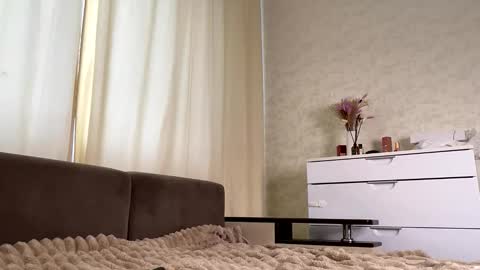 Snapshot of misseliss chatting on November 13, 2025, 9:52 am Hello dear my name Elisa online show from November 13, 2025, 9:52 am