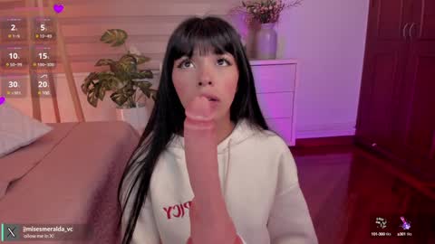 Snapshot of missesmeralda chatting on January 9, 2025, 11:02 pm Julieta Arboleda but i like call me esme online show from January 9, 2025, 11:02 pm