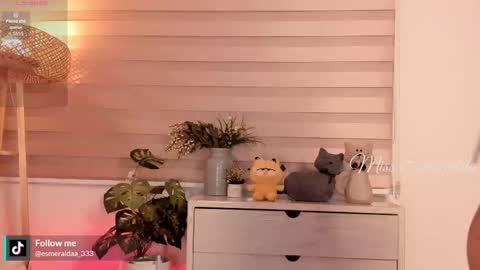 Snapshot of missesmeralda chatting on September 9, 2025, 9:47 pm Julieta Arboleda but i like call me esme online show from September 9, 2025, 9:47 pm