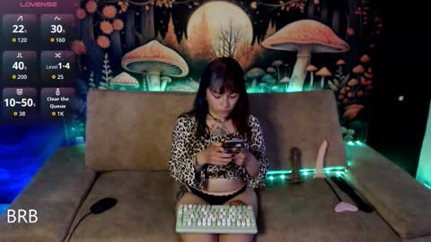 Luna online show from October 1, 2025, 1:22 am