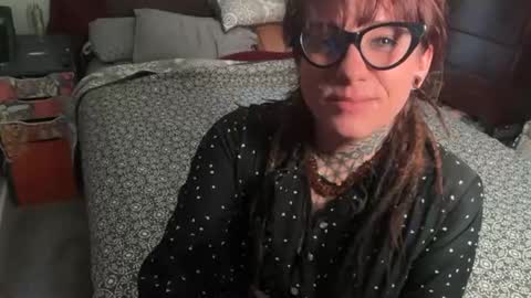 misshoneybadger333 online show from May 12, 2026, 6:27 pm