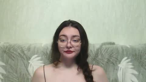 missis mona online show from December 8, 2024, 4:04 am