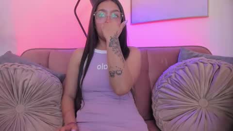 Isabel Mendez online show from October 21, 2025, 11:38 pm