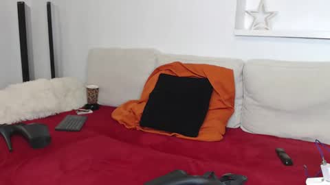 missjenifer online show from October 3, 2025, 7:11 pm