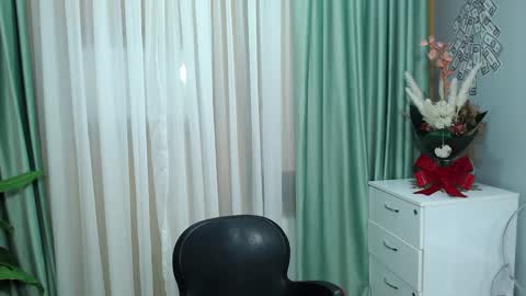 missjuliax online show from December 2, 2024, 9:56 am