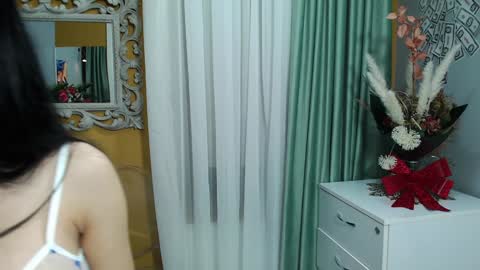 missjuliax online show from December 6, 2024, 6:48 am
